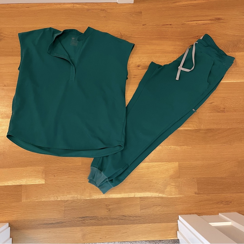 Figs Rafaela Mandarin Collar Scrub Top and Zamora Jogger Pant Hunter Green